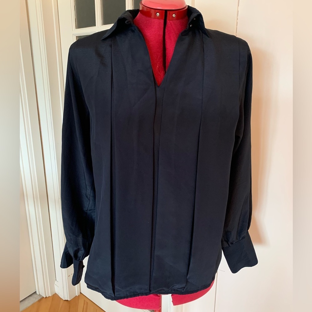 Vintage London Fog Navy Blue Blouse 10$ or 2 for 15$!